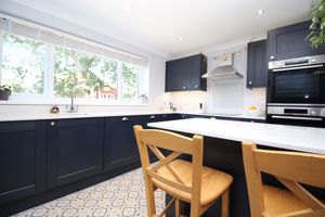 Kitchen/Breakfast Room- click for photo gallery